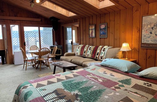 Schroon Lake Apartment | The Apple Tree Lodge One Bedroom Retreat Apt. 2