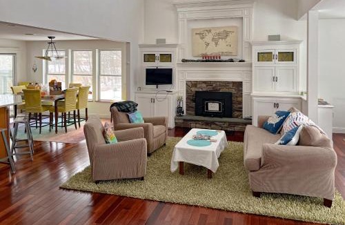 Malletts Bay House | The Artist's Lakeside Hideaway