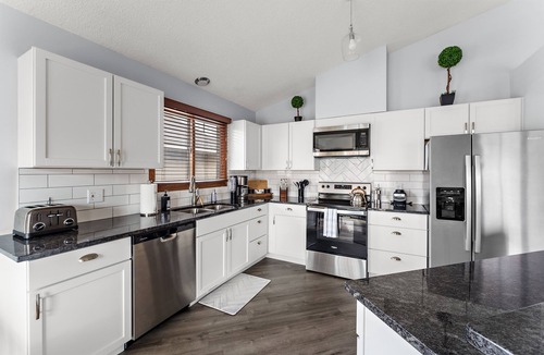 Northeast Minneapolis House | The Best NE Riverfront Dist Home! Large & Mod: 6 BDR & close to all Minneapolis