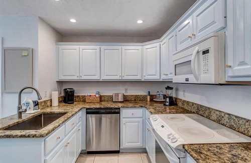 Palm Valley House | The Blue Turtle - 3-bedroom, Furnished Townhome Rental in TPC Sawgrass