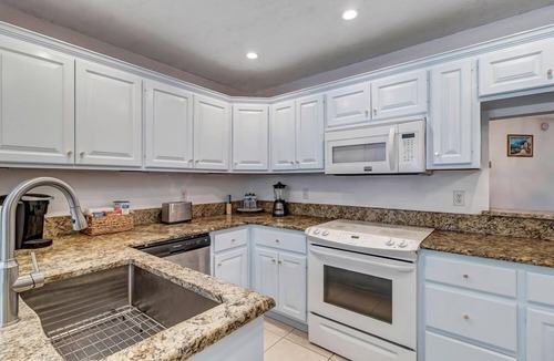 Palm Valley House | The Blue Turtle - 3-bedroom, Furnished Townhome Rental in TPC Sawgrass