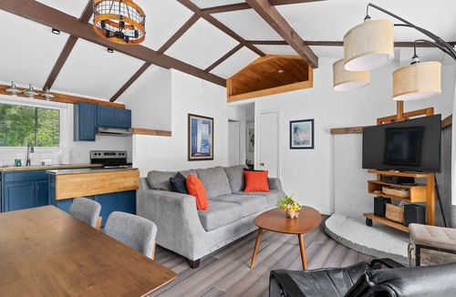 Jeffersonville House | The Brewster Riverfront w/deck, close to exploring