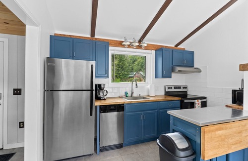 Jeffersonville House | The Brewster Riverfront w/deck, close to exploring