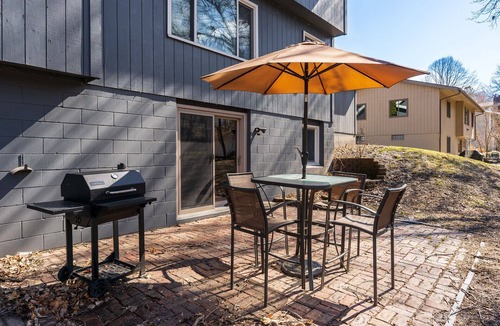 Burnsville House | The Burnsville Beauty sleeps up to 21 and is centrally located 2 The Twin Cities