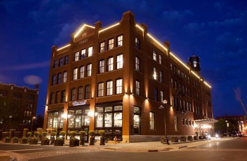 Historic Downtown La Crosse Hotel | The Charmant Hotel