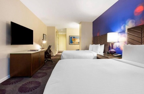Streeterville Hotel | The Chicago Hotel Collection Magnificent Mile Upscale Saint Clair Suite, 3 Units