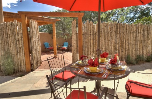 Historic Eastside House | The Darling of Palace Ave! Enchanting Garden, 2Blks to Plaza & Canyon Rd.