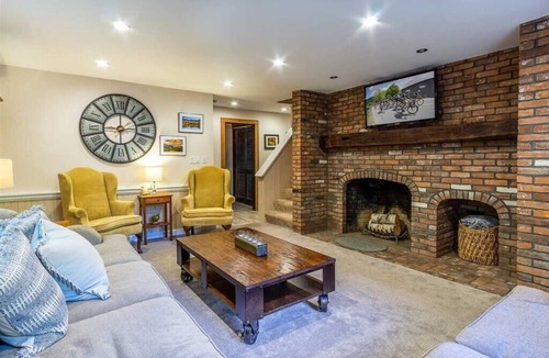 Killington House | The Doe House - HOT TUB, 4BR