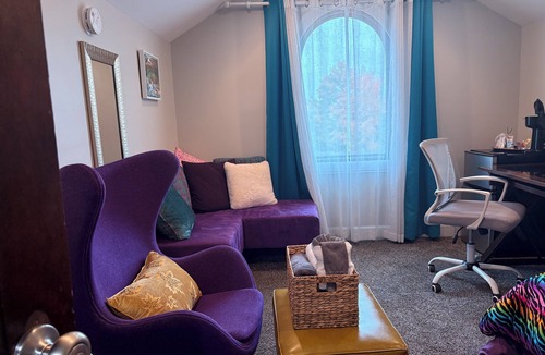 Mapleton/Fall Creek House | THE DREAM & SOLITUDE SUITE — QUIET TWO-ROOM STAY FOR WOMEN