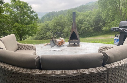 Tunbridge House | The Duck Coop is one of four rentals in the farm house