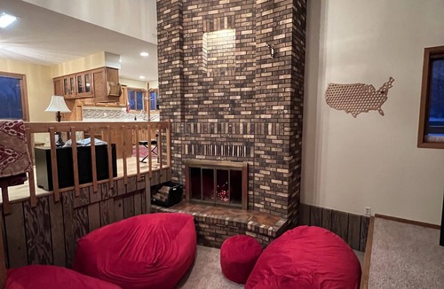 Eau Claire House | The Eagle's Nest - Cabin Home