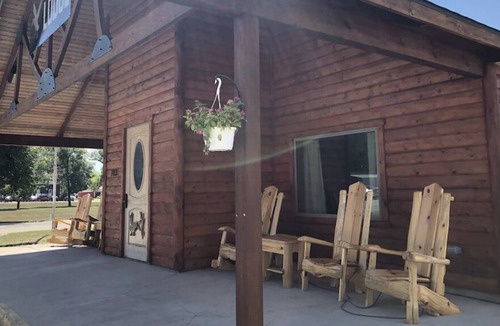 Fountain City Cabin | The Flyway Lodge on the Mississippi - Fountain City, WI