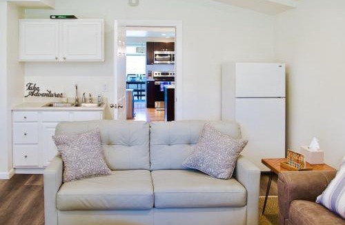 Malletts Bay Villa | The H Cottage - free mooring - beach access
