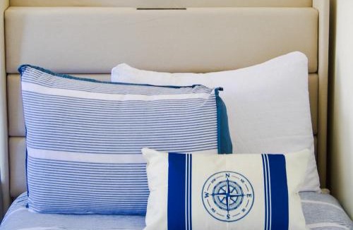 Malletts Bay Villa | The H Cottage - free mooring - beach access