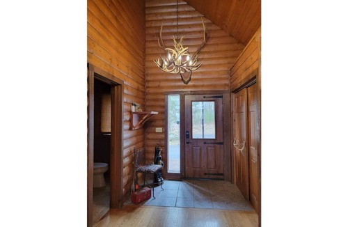Hayward Cabin | The House on Round - Book for Fall Colors Now! Kayaks Included!