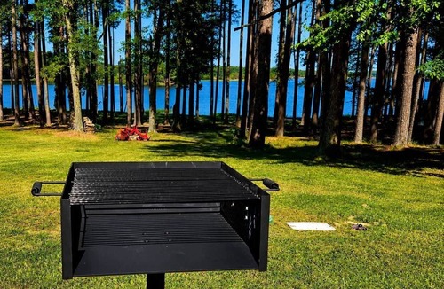 Jefferson House | The Knotty Pine on Lake O the Pines Waterfront