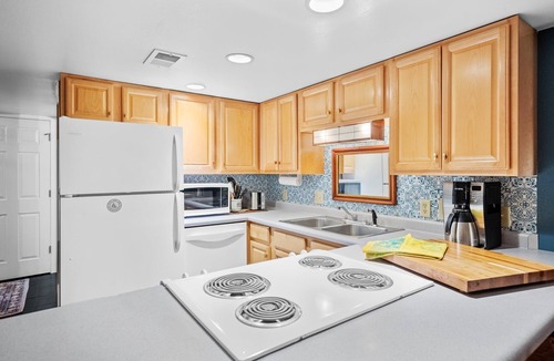 White Bear Lake Apartment | The Lake Hideaway, 2 bdrm in heart of downtown WBL