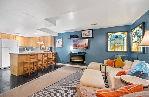 White Bear Lake Apartment | The Lake Hideaway, 2 bdrm in heart of downtown WBL