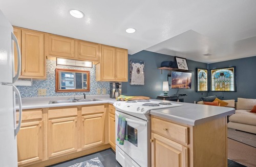 White Bear Lake Apartment | The Lake Hideaway, 2 bdrm in heart of downtown WBL