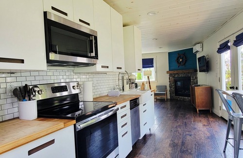 Alexandria Bay House | The Ledges Resort and Marina, Shipwatch