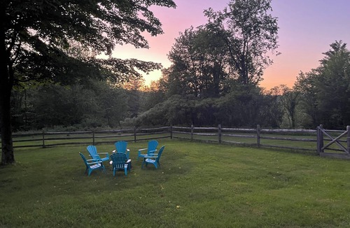 Waterbury Apartment | The Lonely Goat 2-bdrm apt in historic 1850s Farmhouse near Waterbury Reservoir
