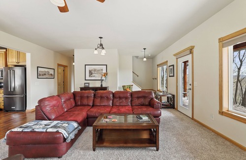 Pepin Cabin | The Main Stay on the Bluff: Private 4-Bedroom Retreat in peaceful Pepin.