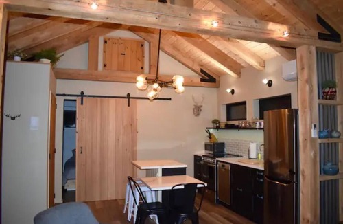 West Hartford Cabin | “The Maple Moose”, modern cabin in Quechee, near Woodstock