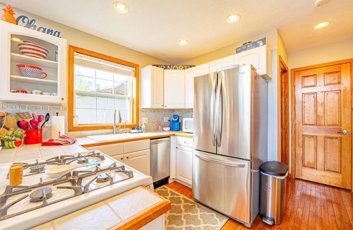 Elk Rapids House | The Memory Maker on Elk Lake, Fall Color Availability, Wineries, Golf, Kayaks