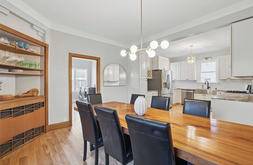 St. Anthony Park House | THE "MINNE" CASTLE~Pool~Hot tub~Bar~Sauna~Arcade!