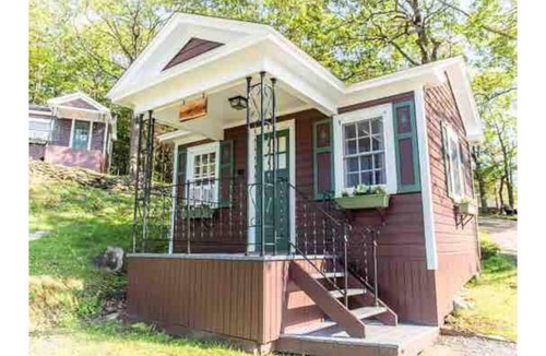 North Adams House | The Mohawk Cabin @ Wigwam Western Summit