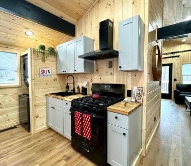 Wardsboro Ski Chalet | The Mont Haus - Minutes to Mt Snow & Stratton!