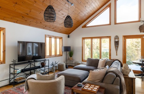 Jeffersonville House | The Mountain House: Luxury Mountain Retreat with Views Hot Tub 2 min to resort