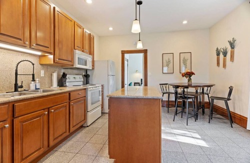 Hastings Apartment | The Nininger Apt-Walk to DT, King Bd, Dog friendly