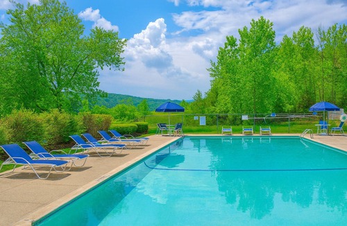 Lenox Dale Resort | The Ponds at Foxhollow
