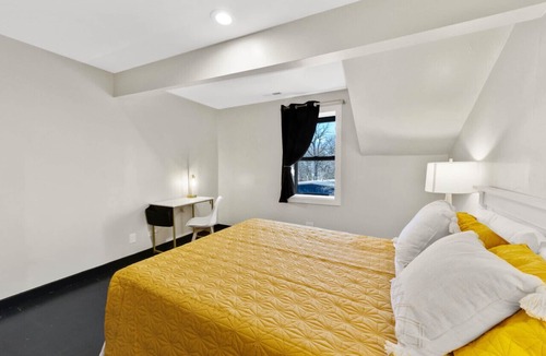 Fox Lake Hostel | The Randolph Hotel Room 308