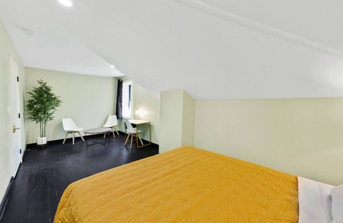 Fox Lake Hostel | The Randolph Hotel Room 313