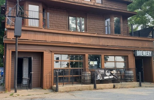 Fox Lake Hostel | The Randolph Hotel Room 313