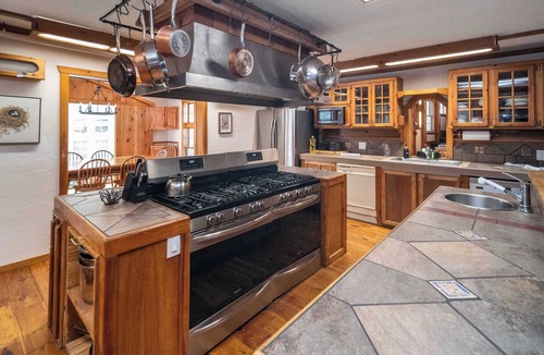 West Dover Villa | The Rosewood House Indoor-pool-Spa-Sauna & More