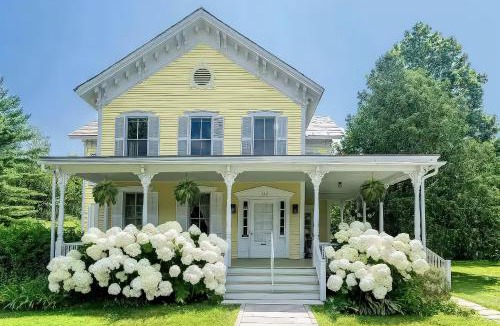 Manchester Center House | The School House - Walk to all Shops and Restaurants - New Remodel