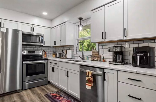 Maple Grove House | The Seasons - Family Friendly in the 'Burbs!