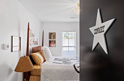 Dunlap Apartment | The Silver Eagle - The Conway
