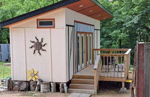 Wabasha House | The Sojourner tiny home w/views of Lake Pepin! Spacious deck/firepit space!