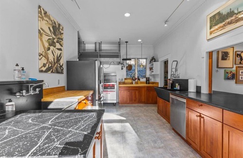 Barnet House | The Stonehill lakeside cottage