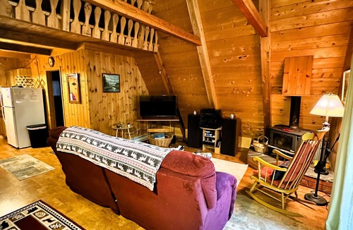 Jay Cabin | The Toasty Chalet - minutes from Whiteface Mt! Dogs welcome!