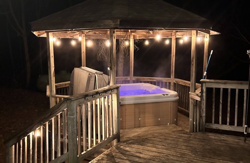 Ellsworth Cottage | The Trimbelle Cottage: Secluded Riverside Retreat on 7 acres, with Hot Tub!