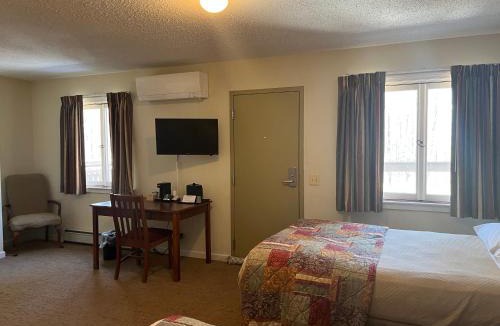 Londonderry Hotel | The Upper Pass Lodge