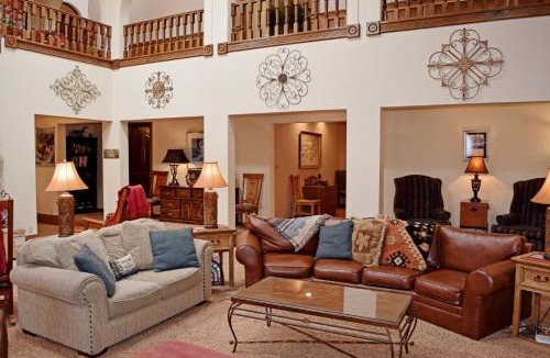 Red River House | The Villa - WiFi - Satellite - Fireplace - Washer - Dryer - Grill - Garage Access - Large Deck