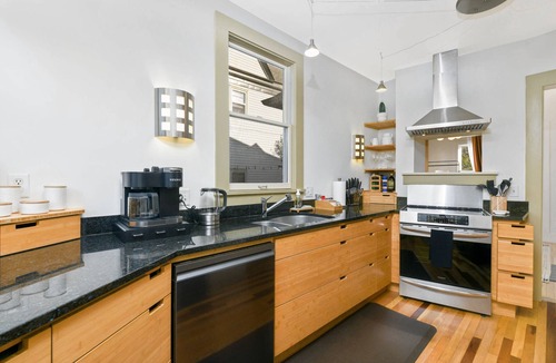 Whittier House | The Warm Hug House -Walkable and Oh-So-Cozy!