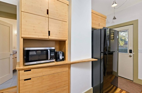 Whittier House | The Warm Hug House -Walkable and Oh-So-Cozy!
