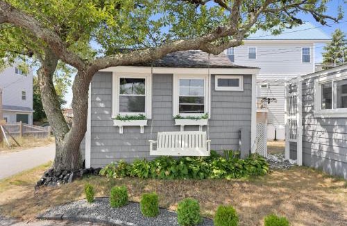 Newbury House | The Wishbone Steps to Beach Bunk House